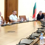 Премиерът Янев обсъди със земеделци проблемите в бранша