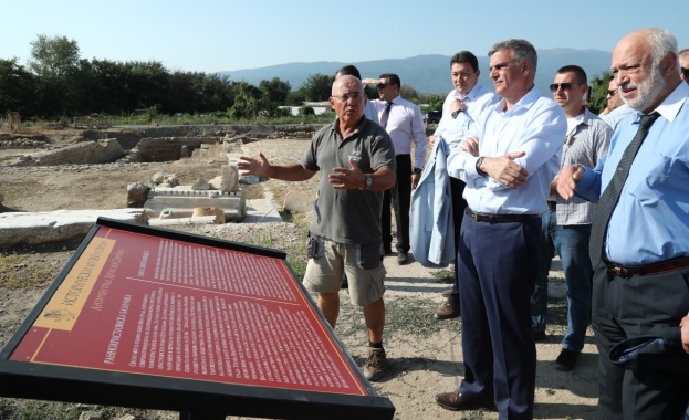 Министър председателят Стефан Янев посети Античния град Хераклея Синтика в местността