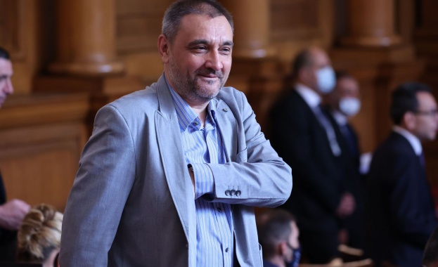 Работници масово подават молби за напускане предупреди Андрей Чорбанов Има