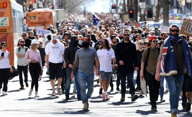 Мащабни протести срещу ограничителните мерки и локдауна се проведоха в