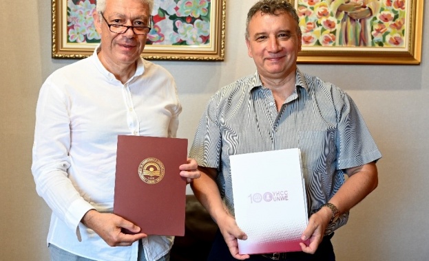 Проф д р Димитър Димитров ректор на Университета за национално и