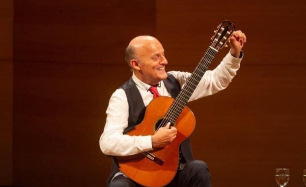 Световноизвестният композитор и китарист Арно Дюмон ще изнесе за първи