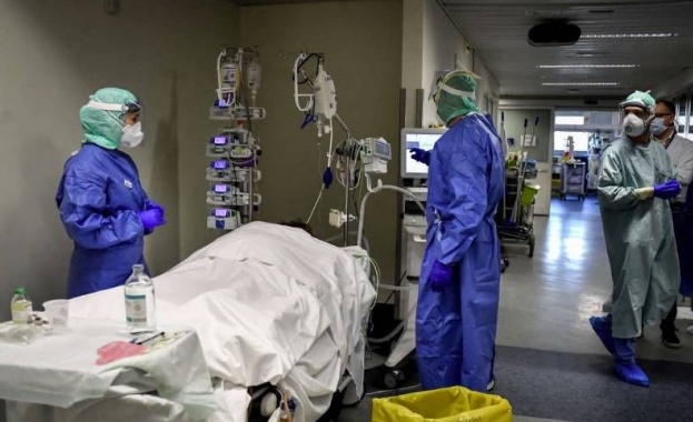 Пета вълна на пандемията от коронавирус в момента залива Испания