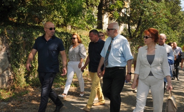 Министърът на културата проф Велислав Минеков и зам министър доц Пламен