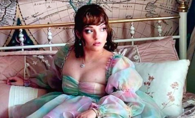 Приличат на многоетажни торти със захарна глазура В социалната мрежа