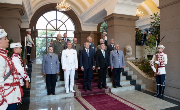 На официална церемония в Гербовата зала на Дондуков 2 държавният