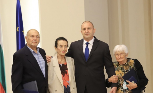 Държавният глава Румен Радев удостои изявени дейци на културата с