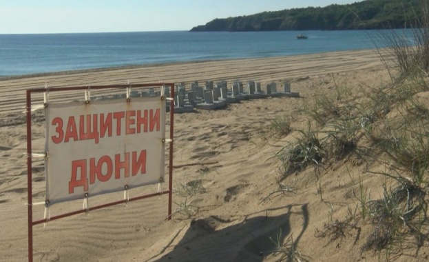 Антикорупционният фонд иска махането на незаконния строеж на плаж "Смокиня" 