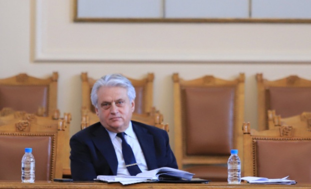 Министърът на вътрешните работи Бойко Рашков се чака да дава