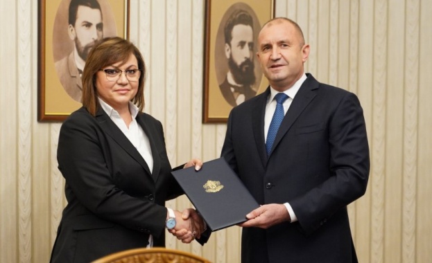 Президентът Румен Радев връчи на БСП за България третия мандат