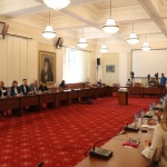 Корнелия Нинова към туристическия бранш: Да решим заедно какви са работещите мерки за подпомагане на бизнеса и запазване на работните места в кризата