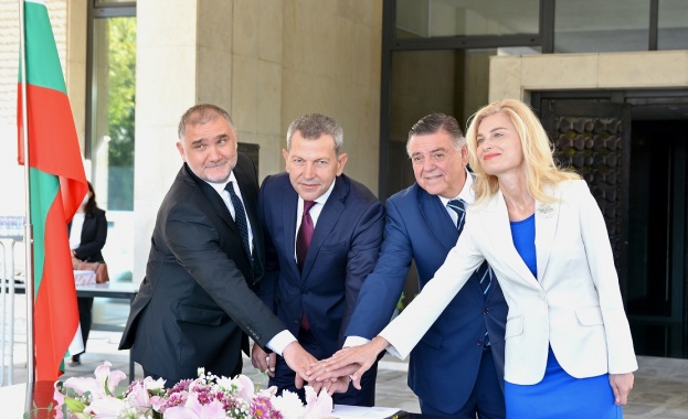 Пускат пощенска марка с националните цветя на България и Аржентина