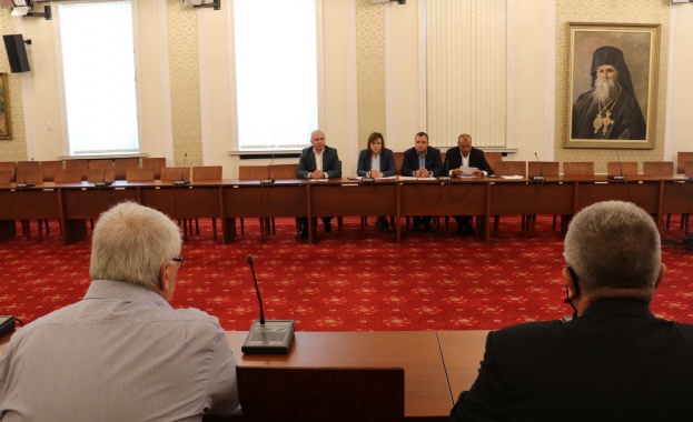Корнелия Нинова към СФСМВР: Ще предложим допълнителни средства за МВР в актуализацията на бюджета 