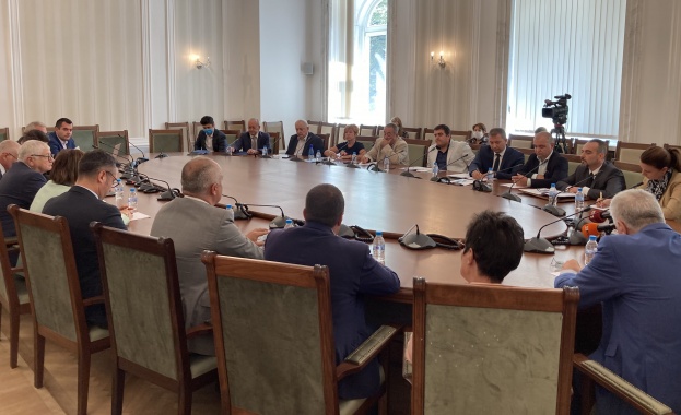 КРИБ на срещата с БСП: В строителството нещата стоят драматично, хората трябва да получат парите си