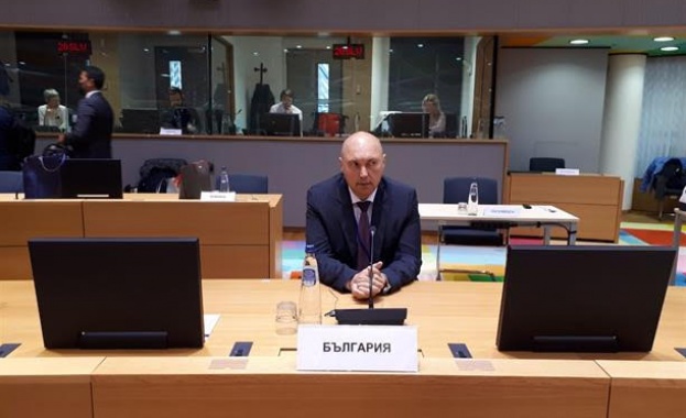 В рамките на формата той проведе среща с министъра на