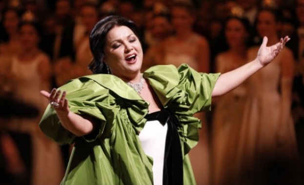 Анна Нетребко покани Джон Траволта на юбилейния си гала-концерт в Москва