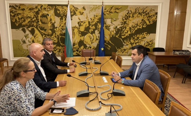 Необходими са съвместни усилия на държавата и бизнеса за подпомагане