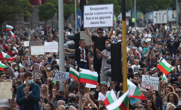 Протестиращи блокираха главен път Е 79 Полицията е препречила пътя на