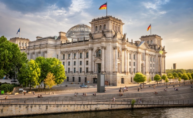 Мигрант от Афганистан нападна с нож двама души в Берлин