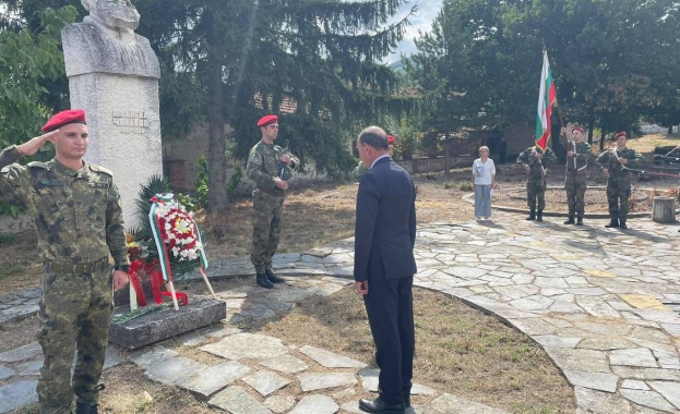 Заместник кметът на Асеновград инженер Петър Петров чийто ангажимент са населените