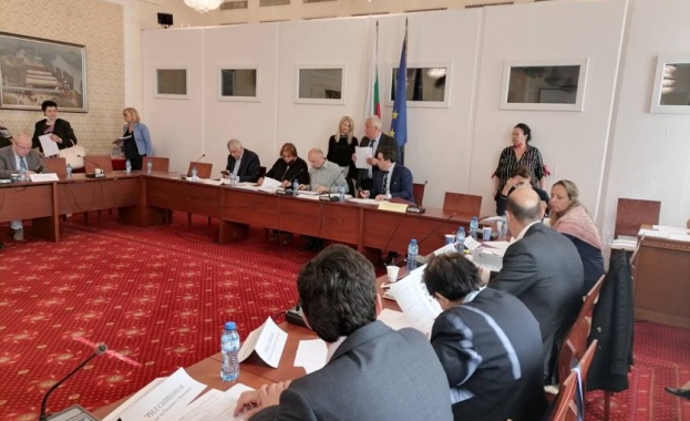 Бюджетната комисия ще предложи на пленарна зала балансирана сметка при
