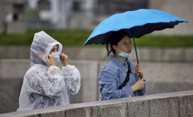 Стотици полети бяха прекратени и десетки хиляди жители бяха евакуирани