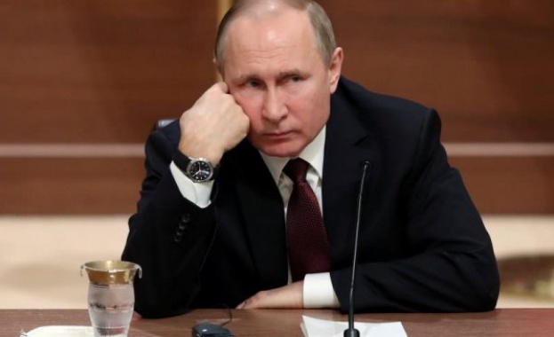 Путин излиза в самоизолация заради ковид в обкръжението му 