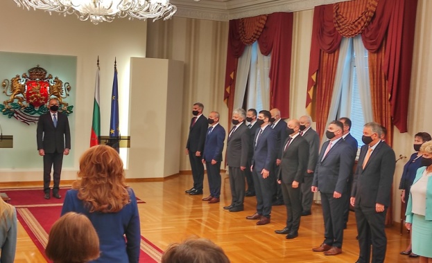 Стефан Янев Каузата е България и нейното благополучие Новото служебно