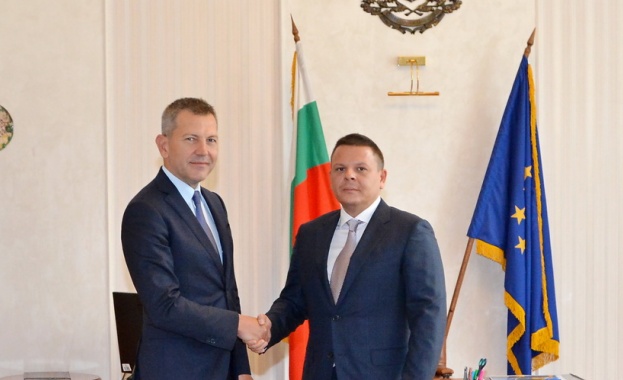 Ускоряване на изпълнението на проектите за жп коридори пътища и