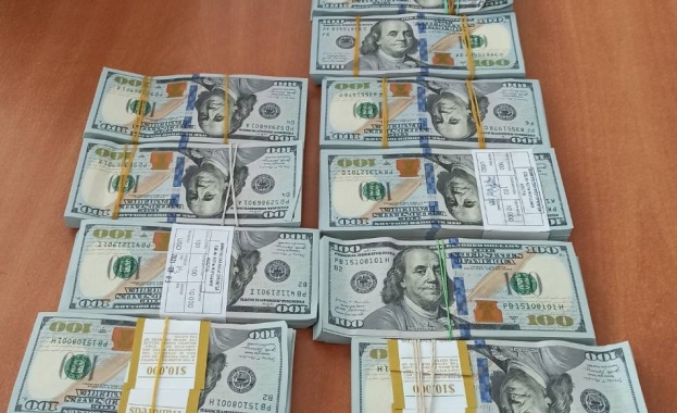 Незаконно пренасяне на валута с левовата равностойност 211 065 лева