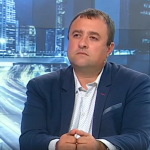 Опитът на Кирил Петков да разцепи "БСП за България" е в противоположност в заявките му за почтеност