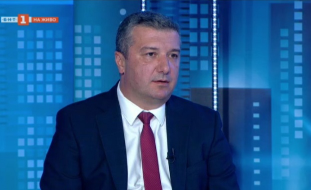 Нормално е БСП да задава въпроси на президента Радев тъй