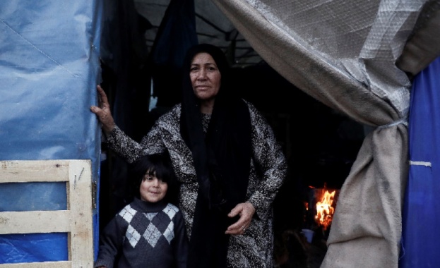 Днес на остров Самос откриват първия мигрантски лагер от затворен