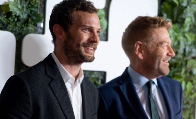 Филмът Белфаст на Кенет Брана чернобяла полубиографична семейна драма за