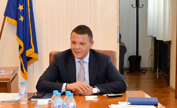 Министър Христо Алексиев: Ще намерим справедлив механизъм за разпределение на помощта за авиационния сектор