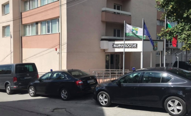 Служители на антикорупционната комисия са влезли на проверка в община