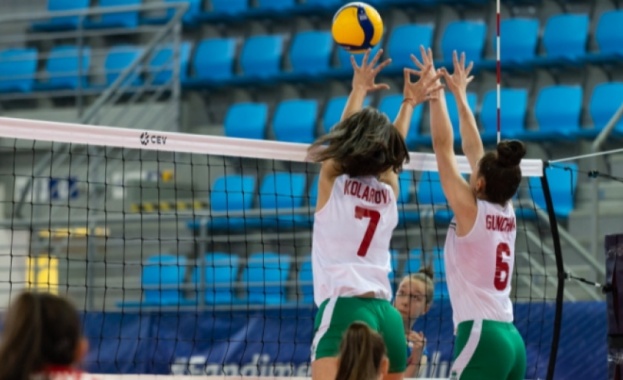 Националният ни отбор по волейбол за девойки до 18 години