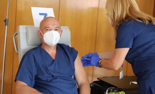 Примерът на проф Мутафчийски бе последван от негови колеги общо