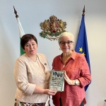 Министър Балтова разговаря писателя на  „1000 места, които е добре да видите преди да умрете“