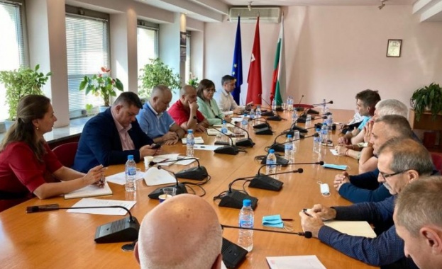 Лидерът на БСП Корнелия Нинова провежда срещи с областните ръководства