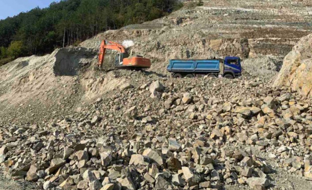 Три свлачища са се активирали на автомагистграла Струма в участъка