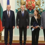 Румен Радев връчи почетния знак на президента на Вера Кирова и Иван Тенев