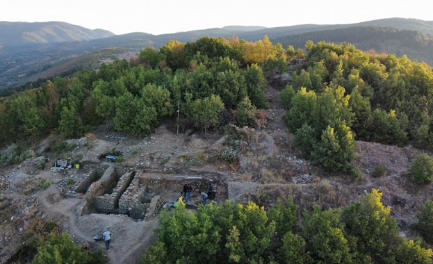 Град на 6000 години проучват археолози от Националния исторически музей (снимки)