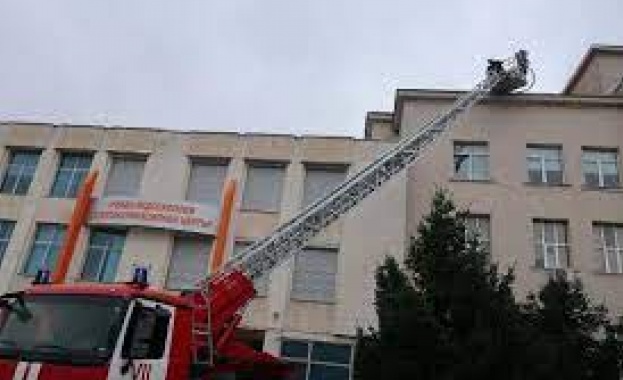 Няма опасност от възобновяване на пожара в сградата на Медицинския