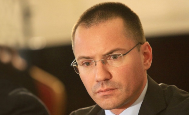 Евродепутатът Ангел Джамбазки заяви, че ЕС иска България да отстъпи