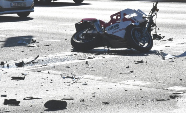 Моторист загина при тежка катастрофа в София