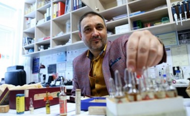 Проф. Андрей Чорбанов показа прототипа на българската ваксина срещу КОВИД 