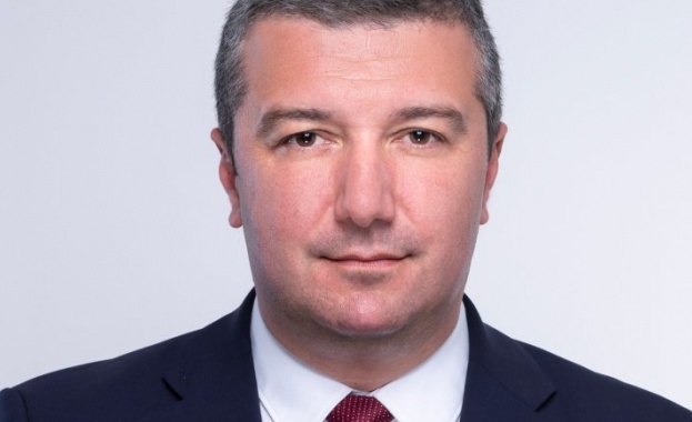 Общините училищата болниците университетите и читалищата наистина са в тежко