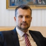 Тези харвардски Бони и Клайд почнаха прекалено рано да доминират политическия живот в България