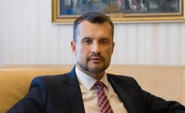 От начало до край лъга и маза по най безцеремонен начин